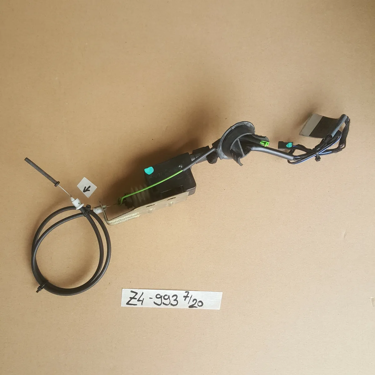 BMW Z4 E85 Stellantrieb Tank Klappe 8377426 Verriegelung Einfüllklappe 8385993