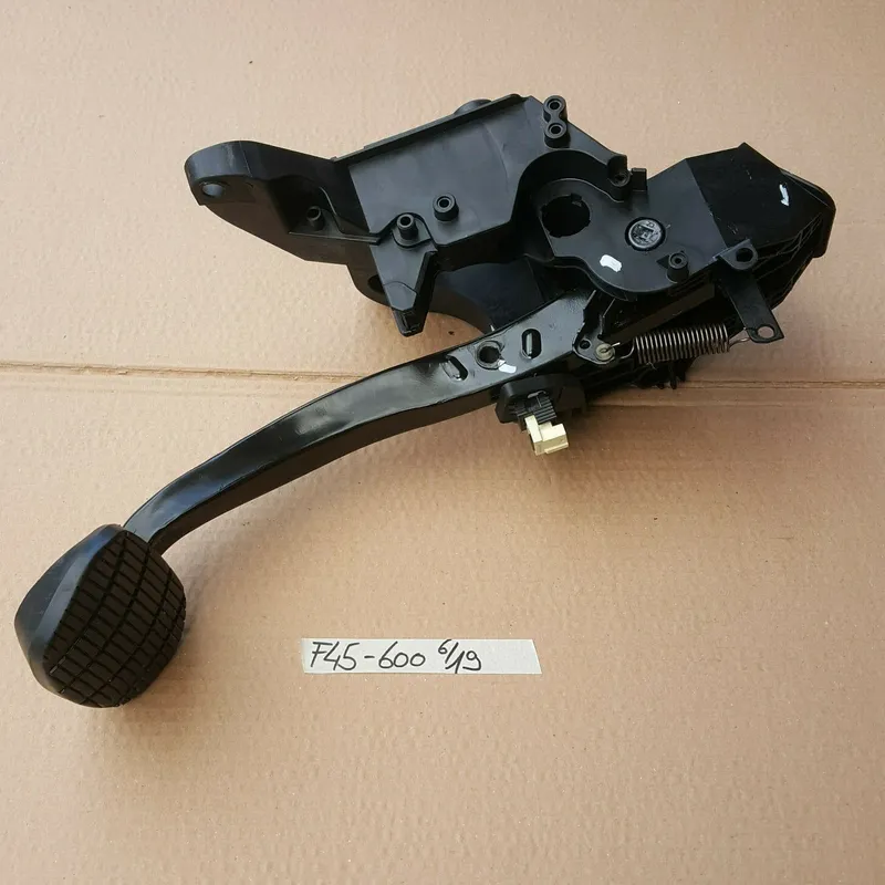 BMW 2er F45 F46 X1 F48 Brems Pedal Fusshebelwerk komplett 6856600