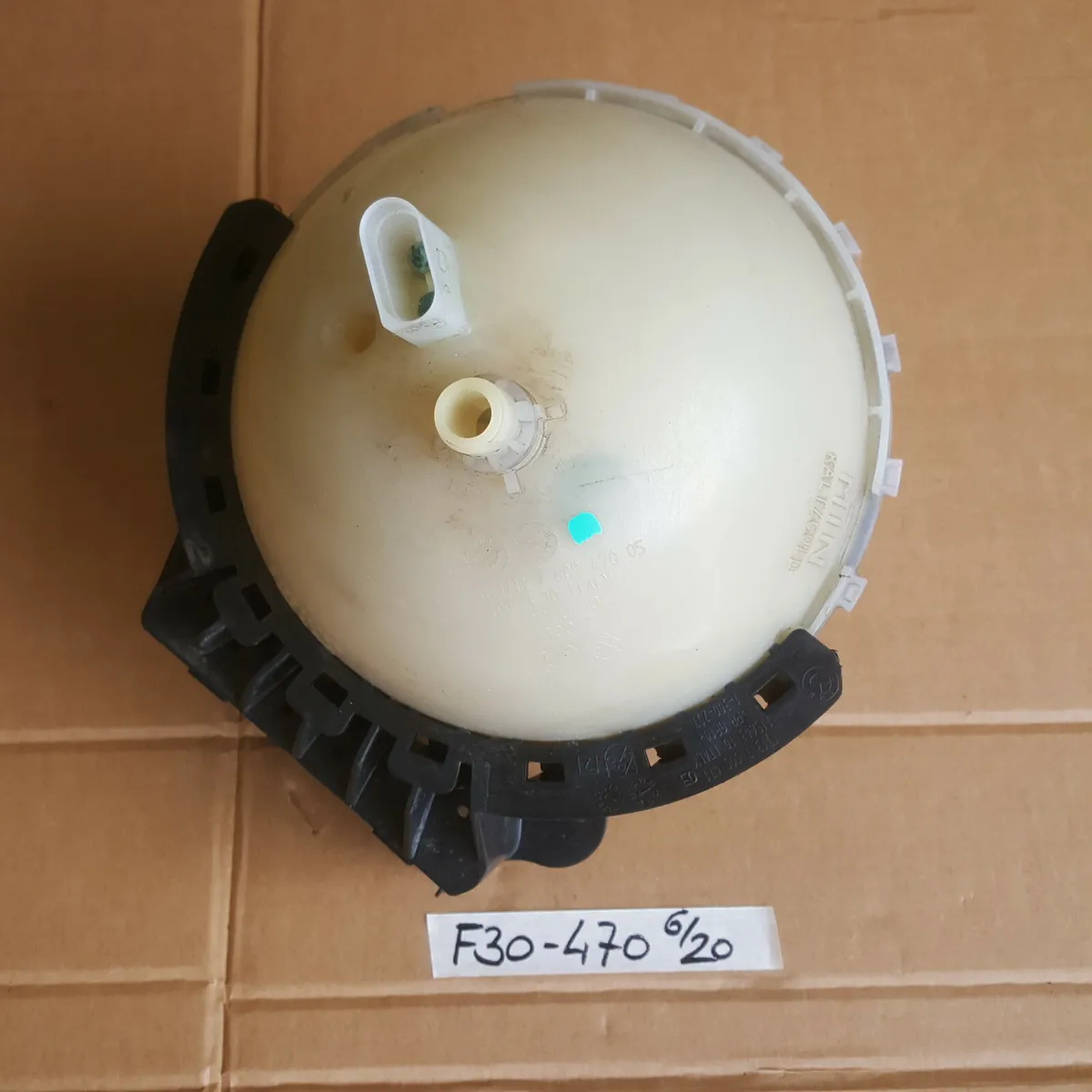 BMW F30 F31 F34 F35 F20 F21 F32 Kühlwasser Behälter Augleichsbehälter 7609470