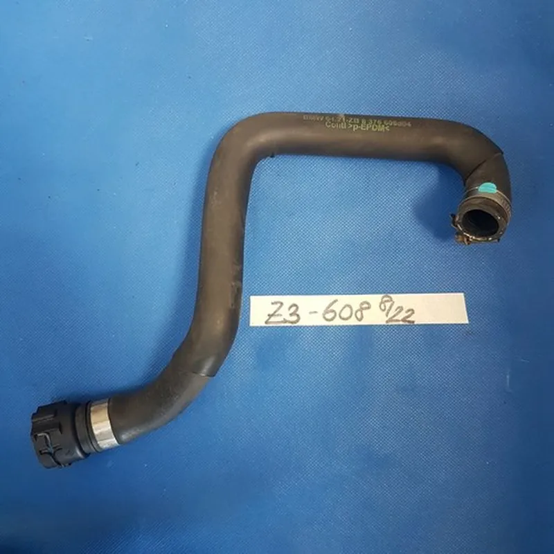 BMW Z3 Kühlerschlauch Wasser Schlauch Wasserventil Motorrücklauf 8376608