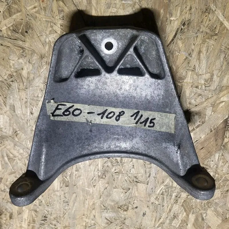 BMW E60 / E61 Getriebetragbock / Getriebe Halter Bock Träger 6761108