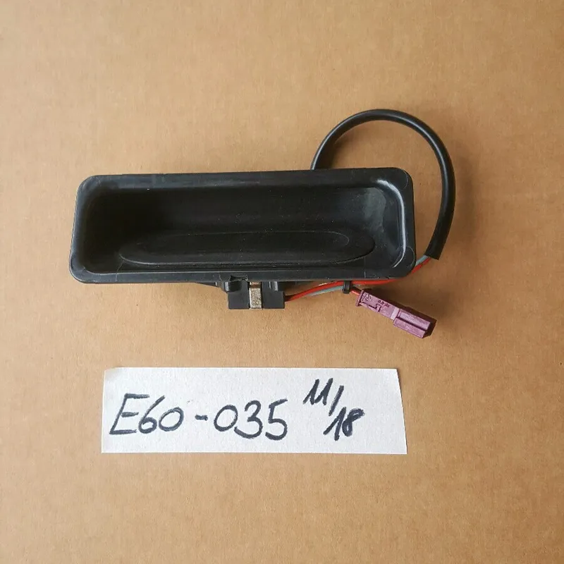 BMW E60 E61 E39 Kontakt Schalter Mikroschalter Heckdeckel Taster Öffner 8168035