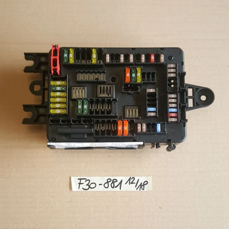 BMW F20 F21 F30 F31 F34 F35 F80 Sicherungskasten HINTEN 9337881
