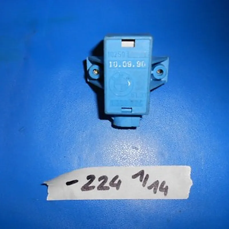 BMW E32 / E34 / E31 Stosschalter / Relais  1388224