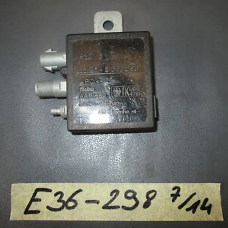 BMW E36 Touring Antennenverstärker / Verstärker Heckscheibenantenne 8363298