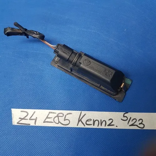 BMW Z4 E85 Kennzeichen Leuchte Beleuchtung Lampe in der Stoßstange HINTEN 
