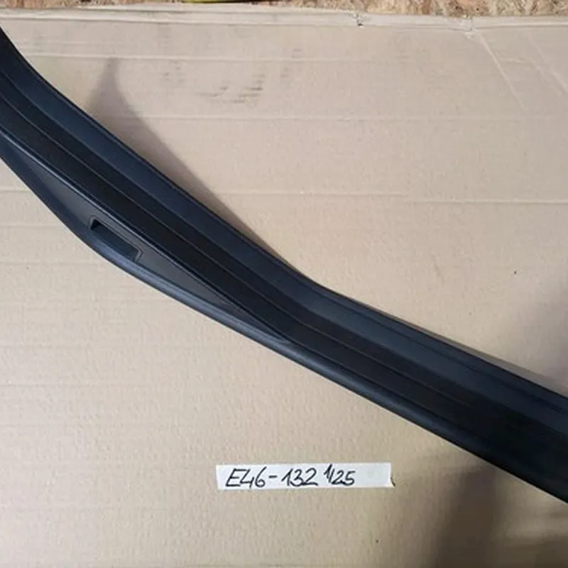 BMW E46 Limo Abdeck Leiste Einstiegsleiste Kantenschutz RECHTS schwarz  8196132