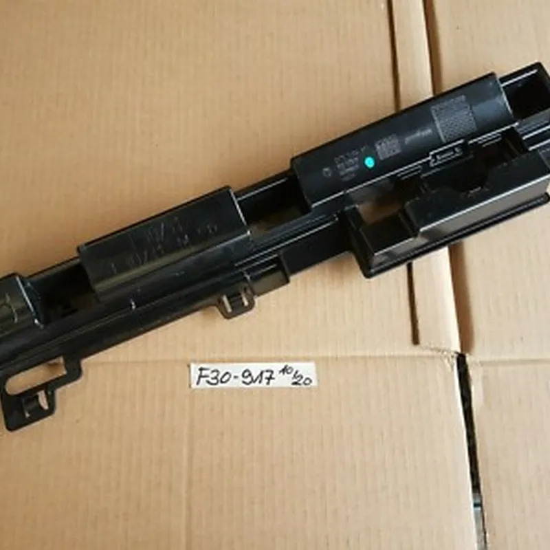BMW F30 F31 F35 F80 Halteleiste Schweller Halter Leiste links 7256917