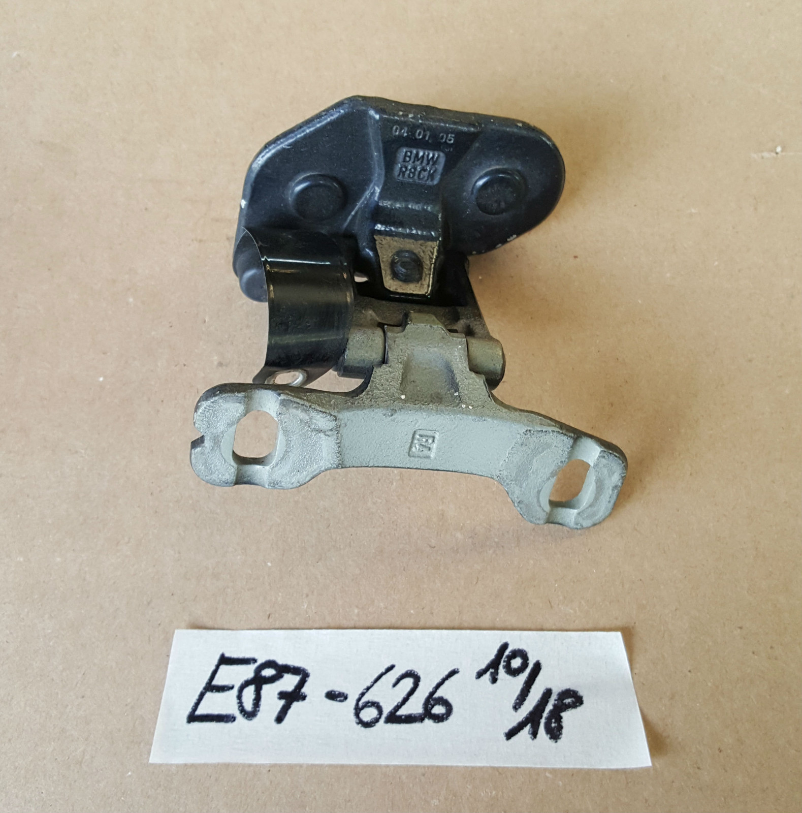 BMW E87 E81 Scharnier für Heckklappe 7060626 Heckdeckel Gelenk RECHTS