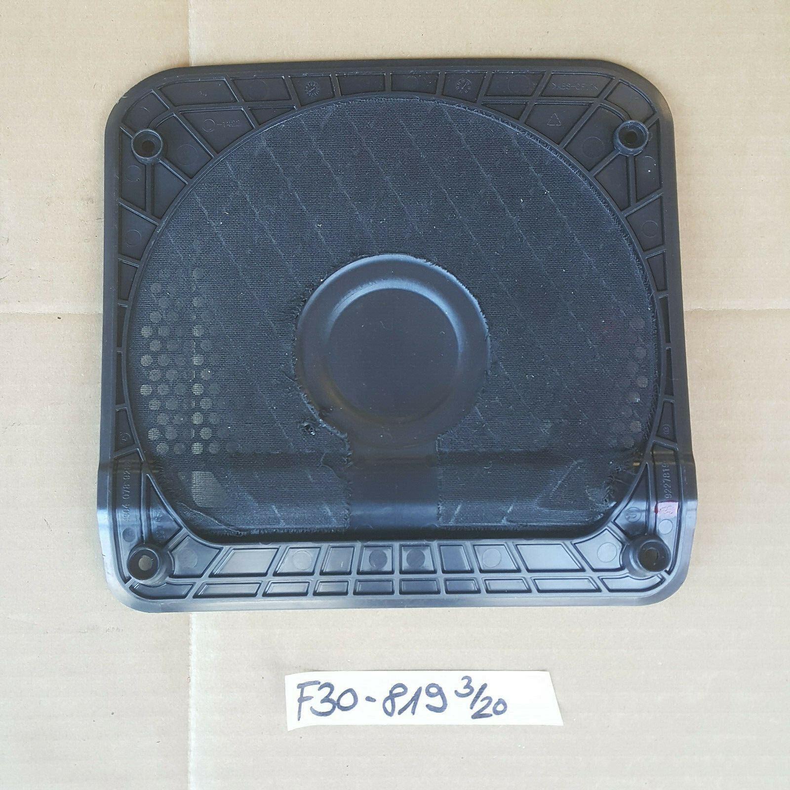 BMW F30 F31 F35 F80 F32 F33  Lautsprecher Verkleidung Blende Zentralbass 9227819