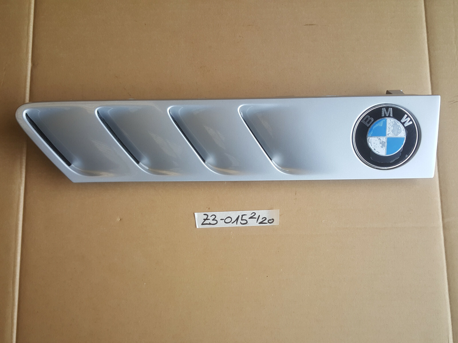 BMW Z3 Lufteinlass Ki​emen Ziergitter Motorhaube Titan Silber LINKS 8398015