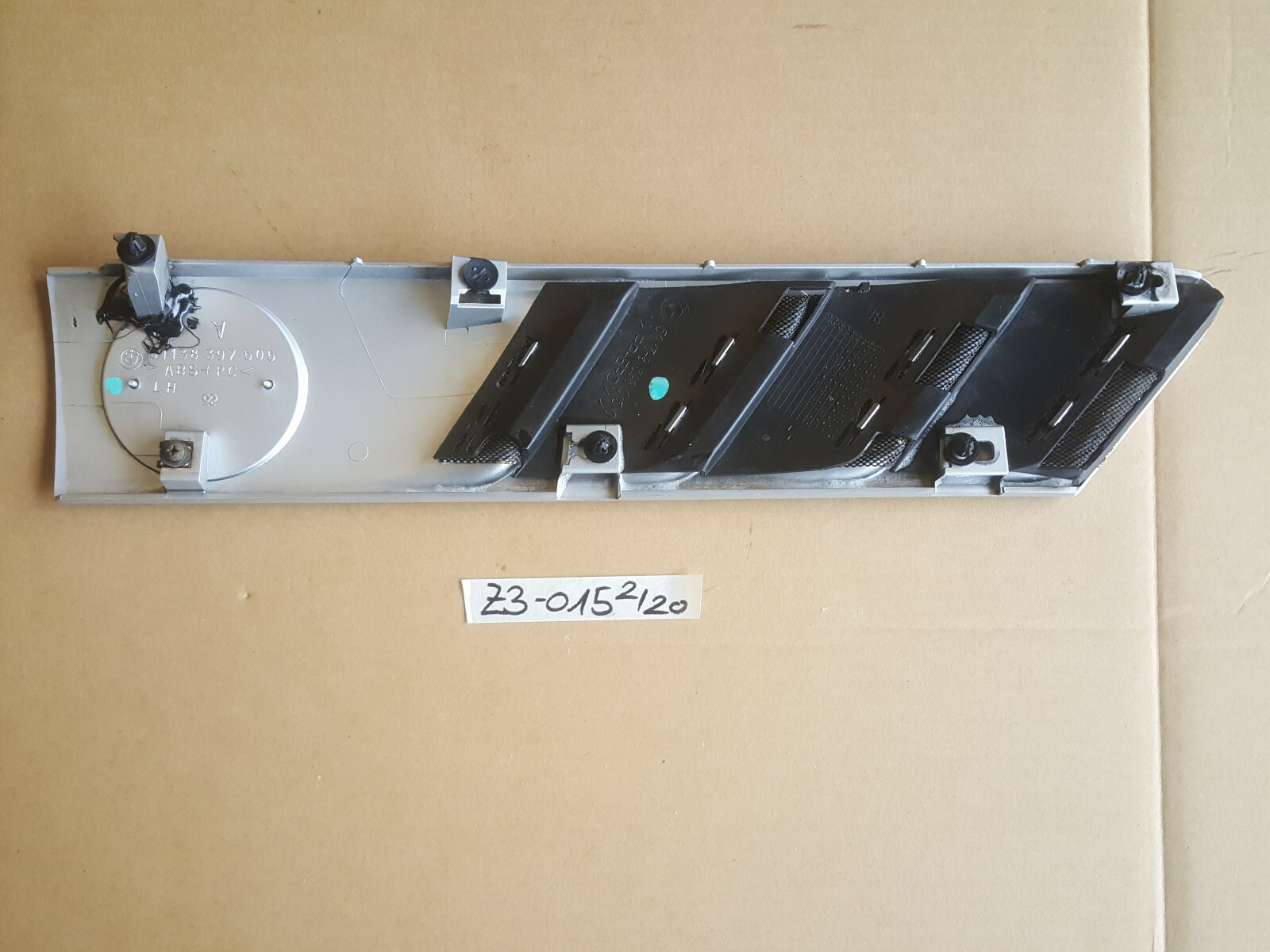 BMW Z3 Lufteinlass Ki​emen Ziergitter Motorhaube Titan Silber LINKS 8398015