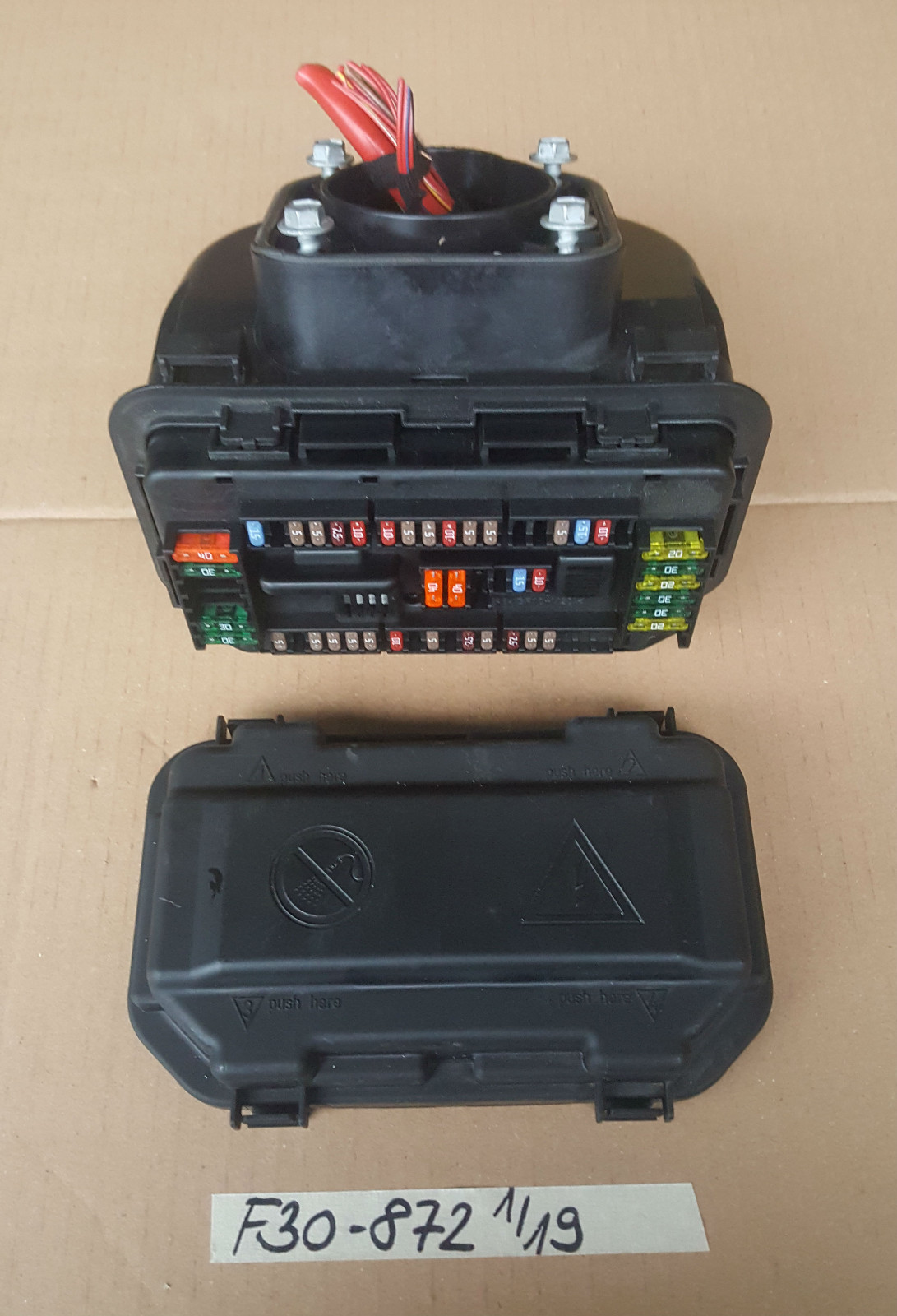 BMW F30 F31 F34 Deckel Sicherungskasten 9224872 mit Sicherungen