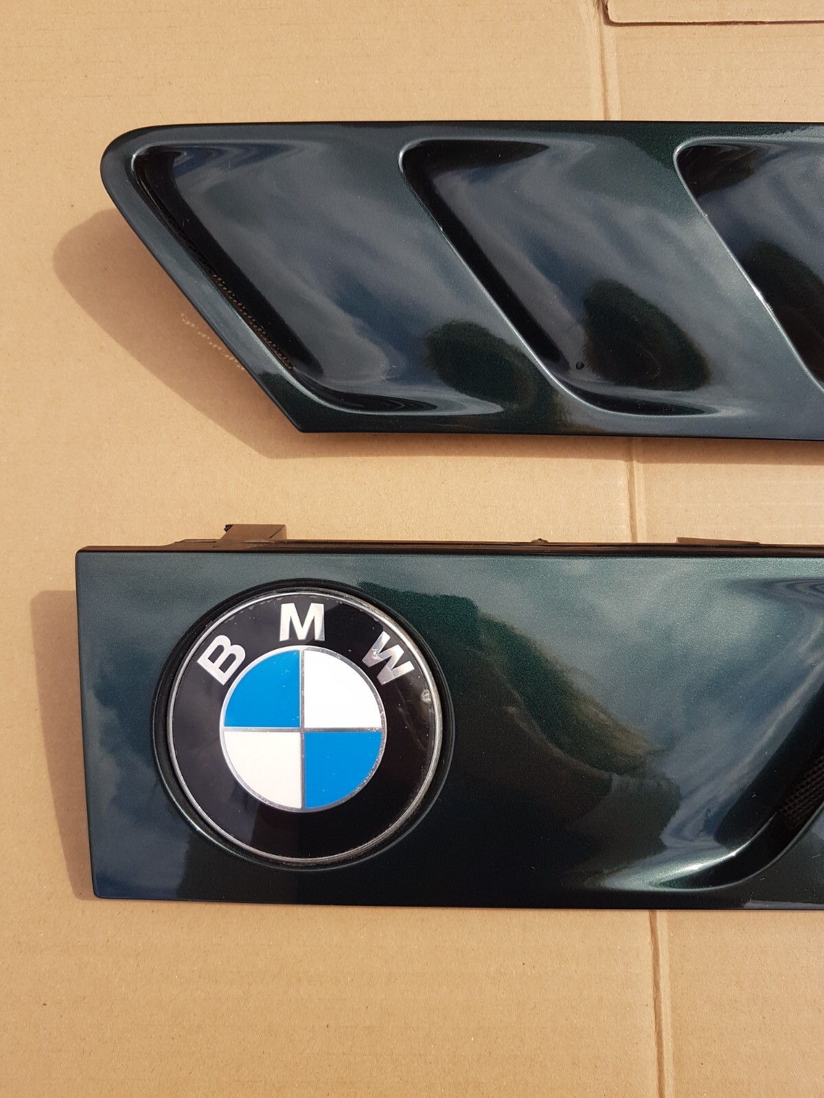 BMW Roadster Z3 Lufteinlass Ki​emen Ziergitter Motorhaube oxford grün R+L