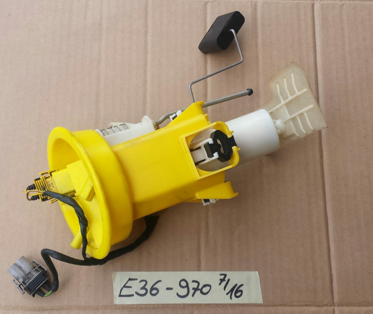 BMW E36 Benzin Pumpe Kraftstoff Pumpe Fördereinheit gelb 1183970