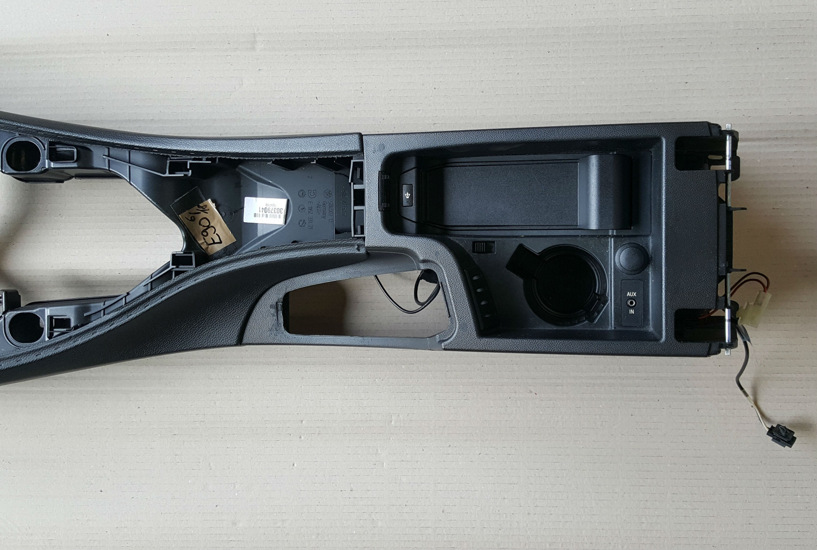 BMW E90 E91 Mittelkonsole Telefon Konsole Aux In Anschluss Zigaretten Anzünder