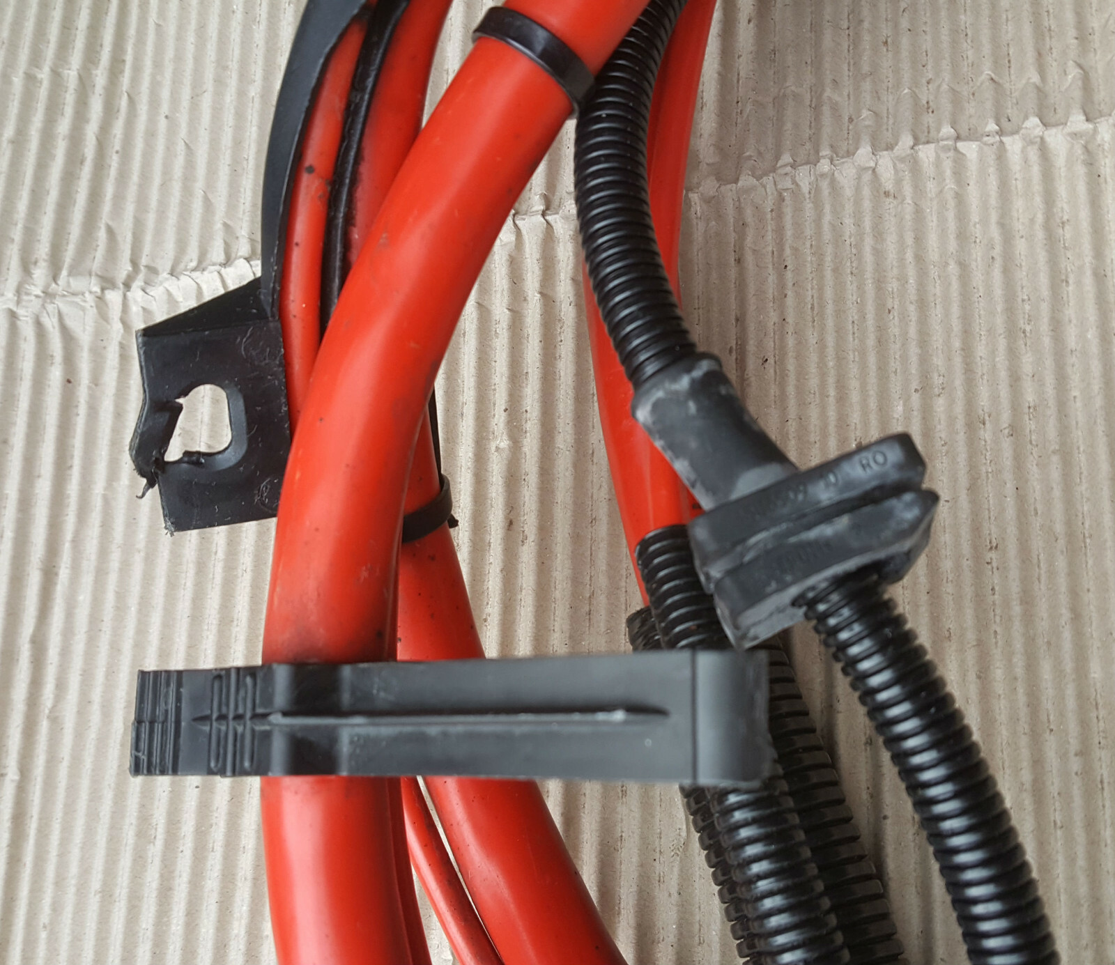 BMW Z4 E85 Pluskabel Leitung Batterie Kabel Unterflur