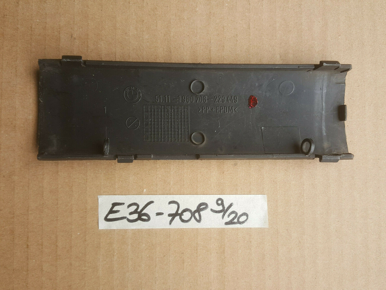 BMW E36 Leiste Verkleidung Stoßstange Abschlepp Öse Haken Abdeckung 1960708