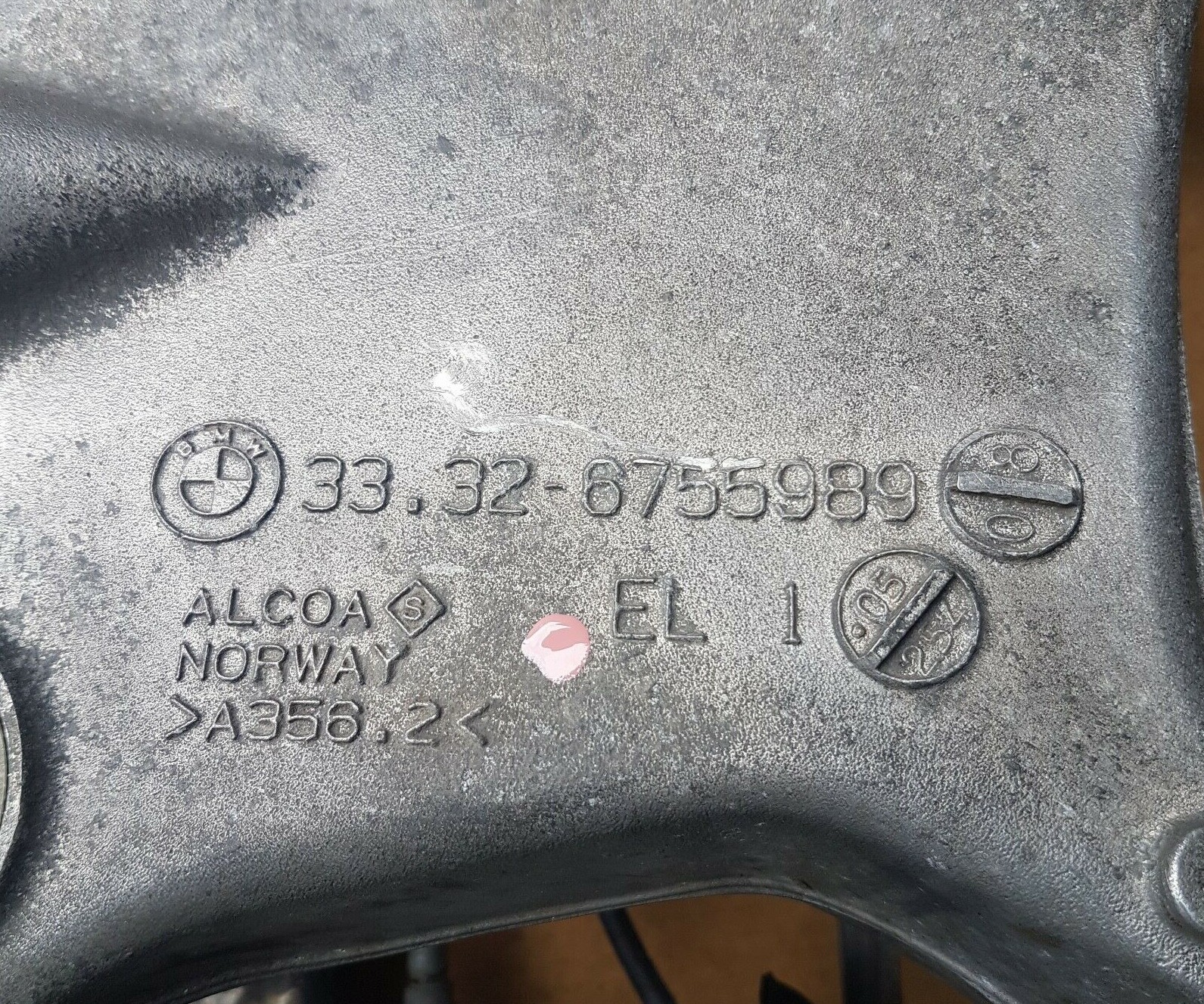 BMW E60 Achsschwinge Achsschenkel Radnabe Schwenklager Zugstrebe HINTEN LINKS