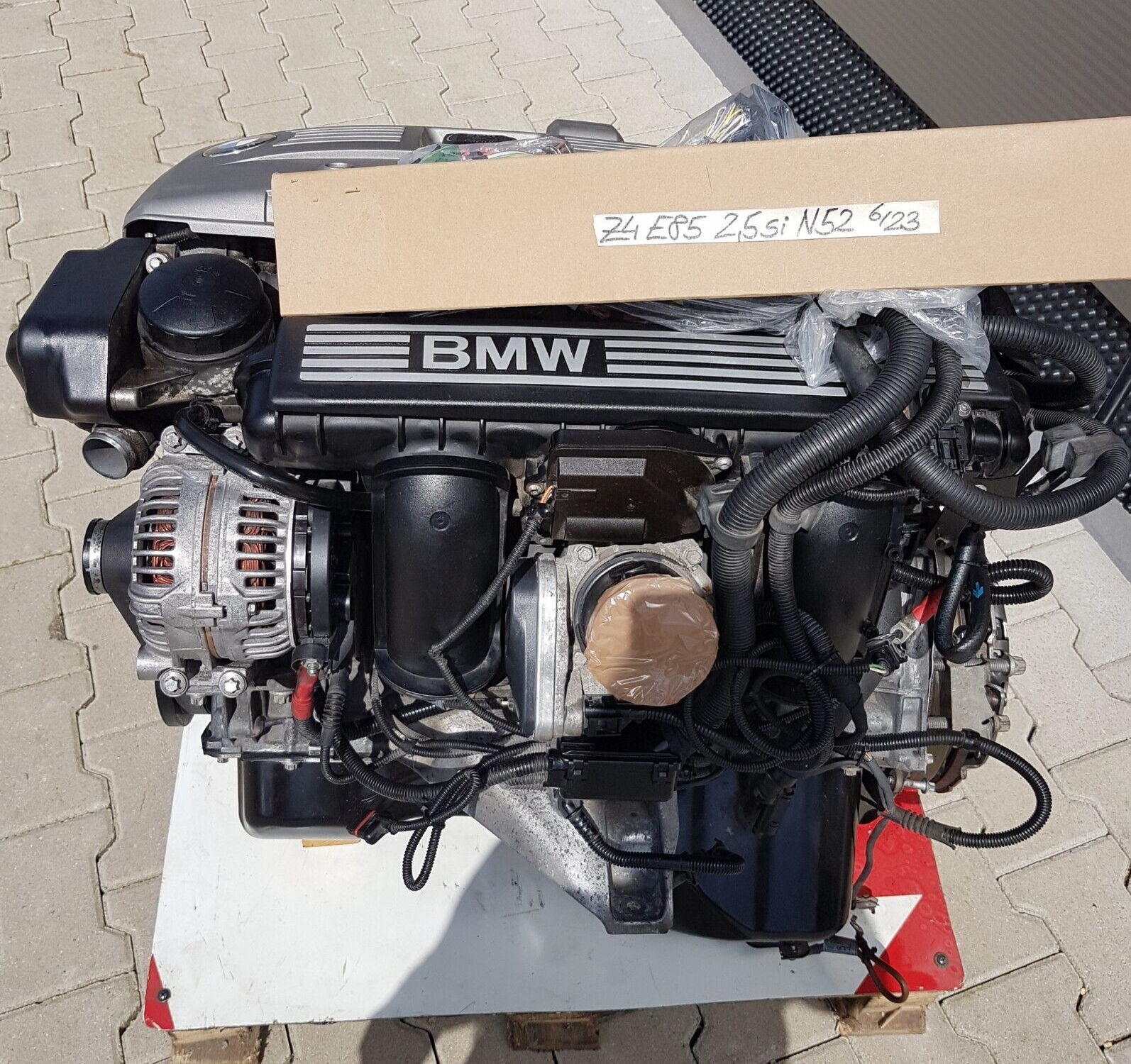 BMW Z4 E85 Motor 177 PS  2,5i Engine N52 Zylinderkopf ca. 103.000 Km ABHOLUNG