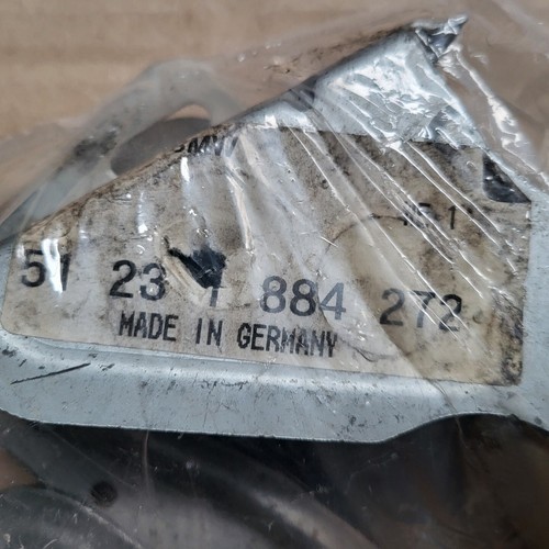 BMW E30 Führungsrolle Motorhaube 1884272 