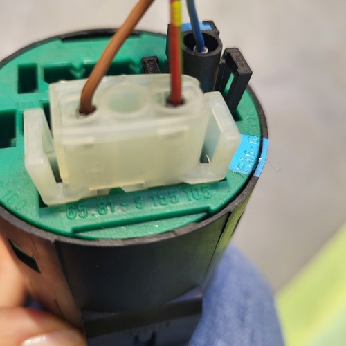 BMW E46 / E34 / E39 / E32 / E38 / E31 / X3: E83 / Z8 / Z4 Gong  9155105 Stecker 