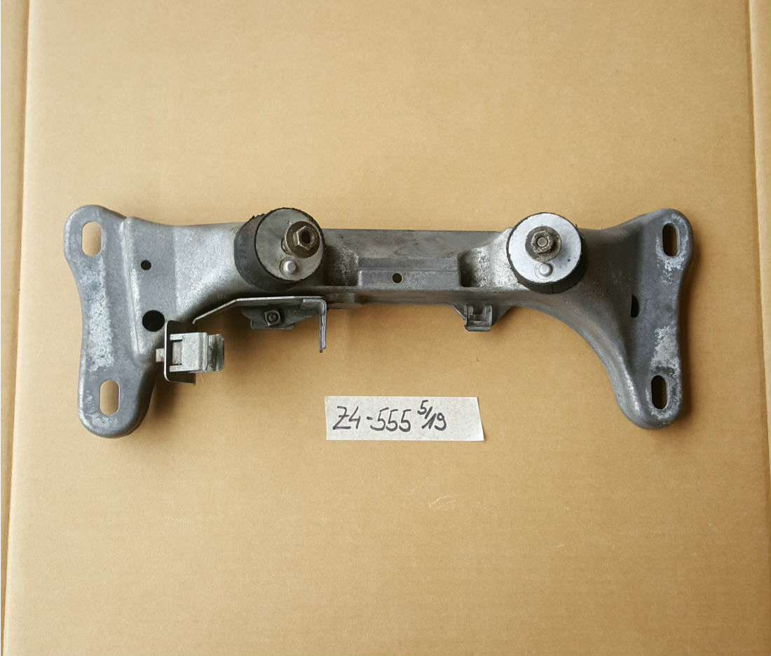 BMW Z4 E85 E46 Getriebe Halterung Träger Halter / Getriebeträger 6768555