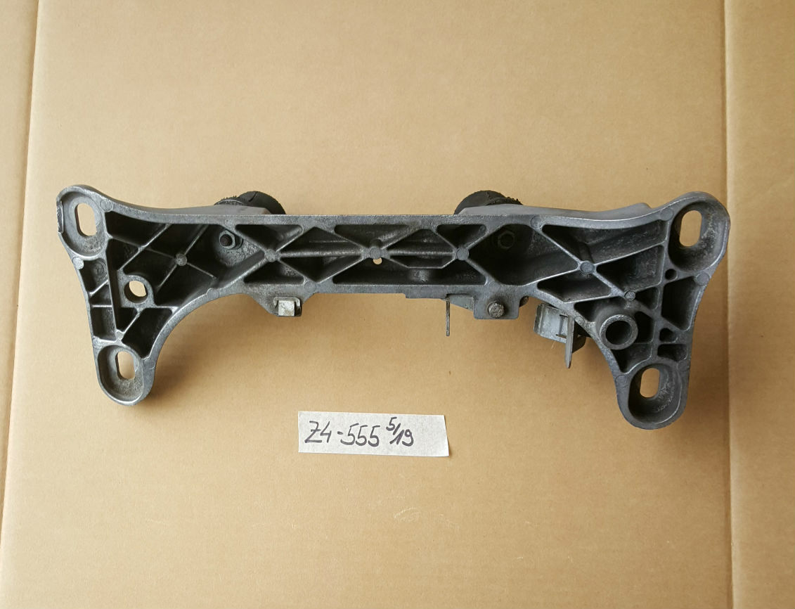 BMW Z4 E85 E46 Getriebe Halterung Träger Halter / Getriebeträger 6768555