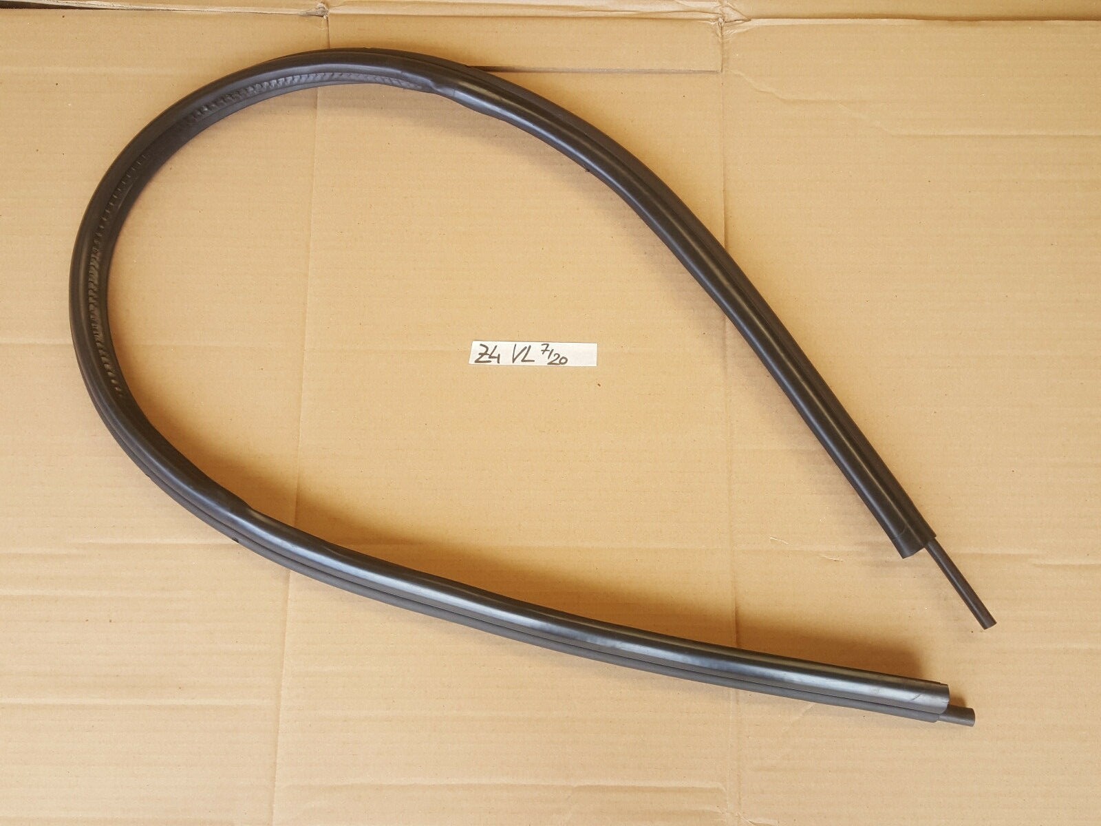 BMW Z4 E85 E86 Fahrer Tür Dichtung Kantenschutz Karosserie Gummi LINKS