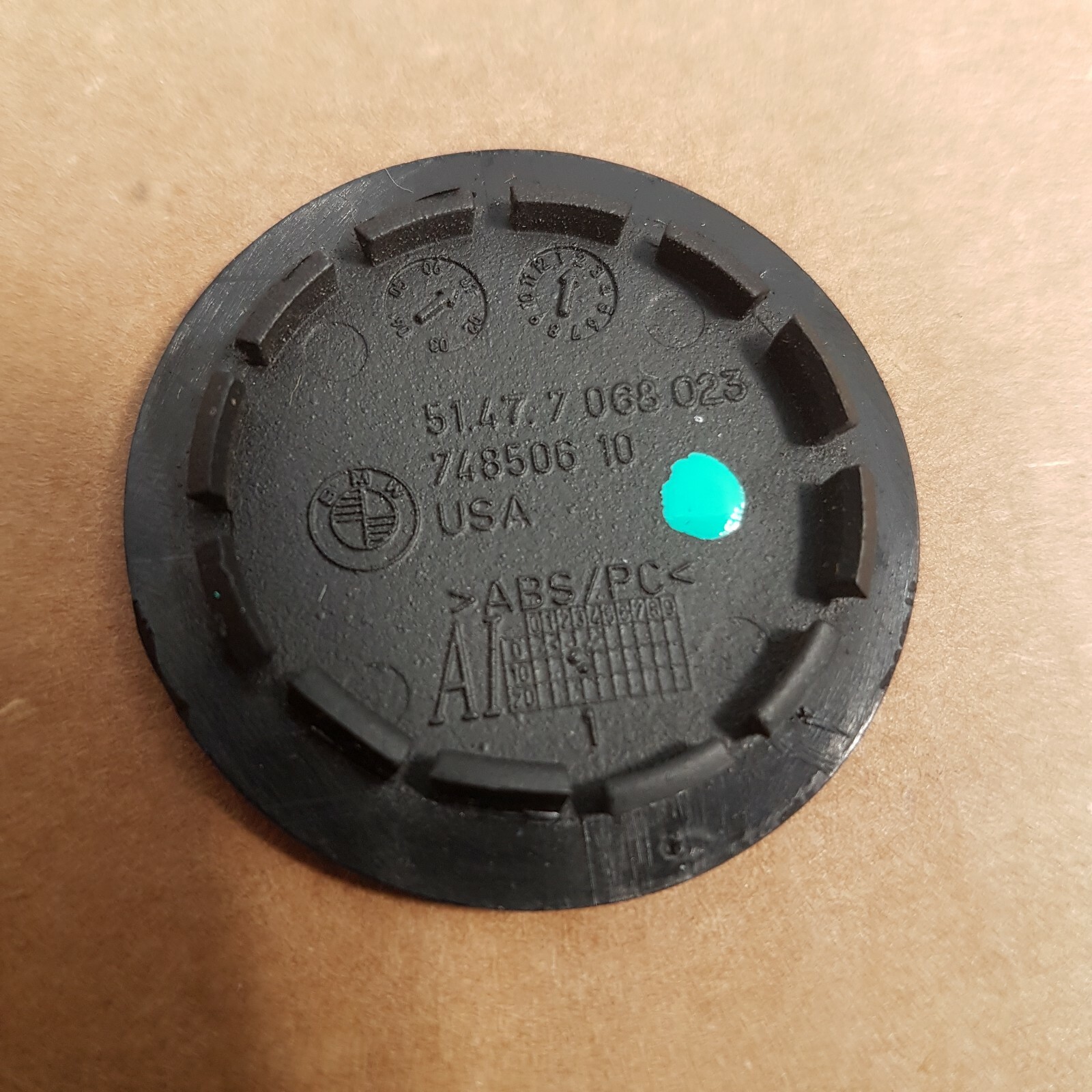 BMW Z4 E85 Blindstopfen  Abdeckung in der Seiten Verkleidung hinten 7068023