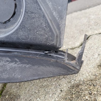 BMW Z4 E85 Spritzschutz Radschale Befestigung VORNE Unten LINKS 7168995 geklebt 