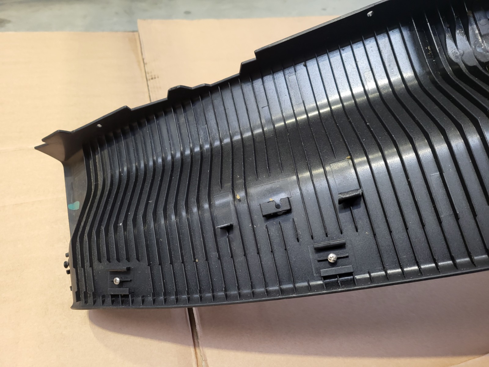 BMW Z4 E85 Roadster Verdeck Blende Leiste innen Windlauf Verkleidung 7056282 