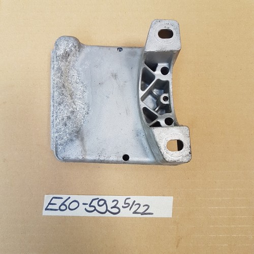 BMW  E60 E61 E63 E64 Befestigung für Querstrebe Motor Karosserie Bock 7010593
