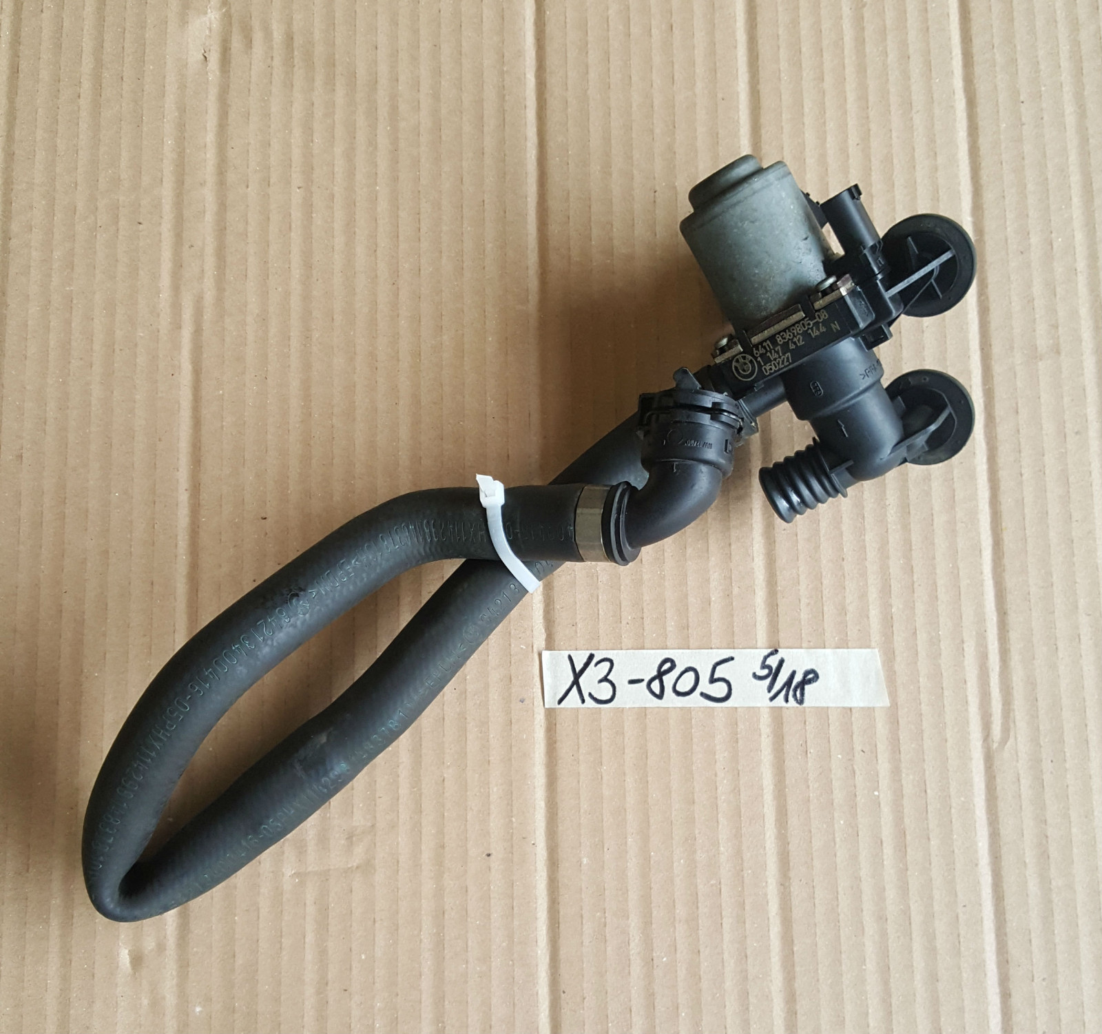 BMW E83 X3  Zusatz Wasserpumpe 8369805 Schlauch Wasserventil Heizkörper 3400416