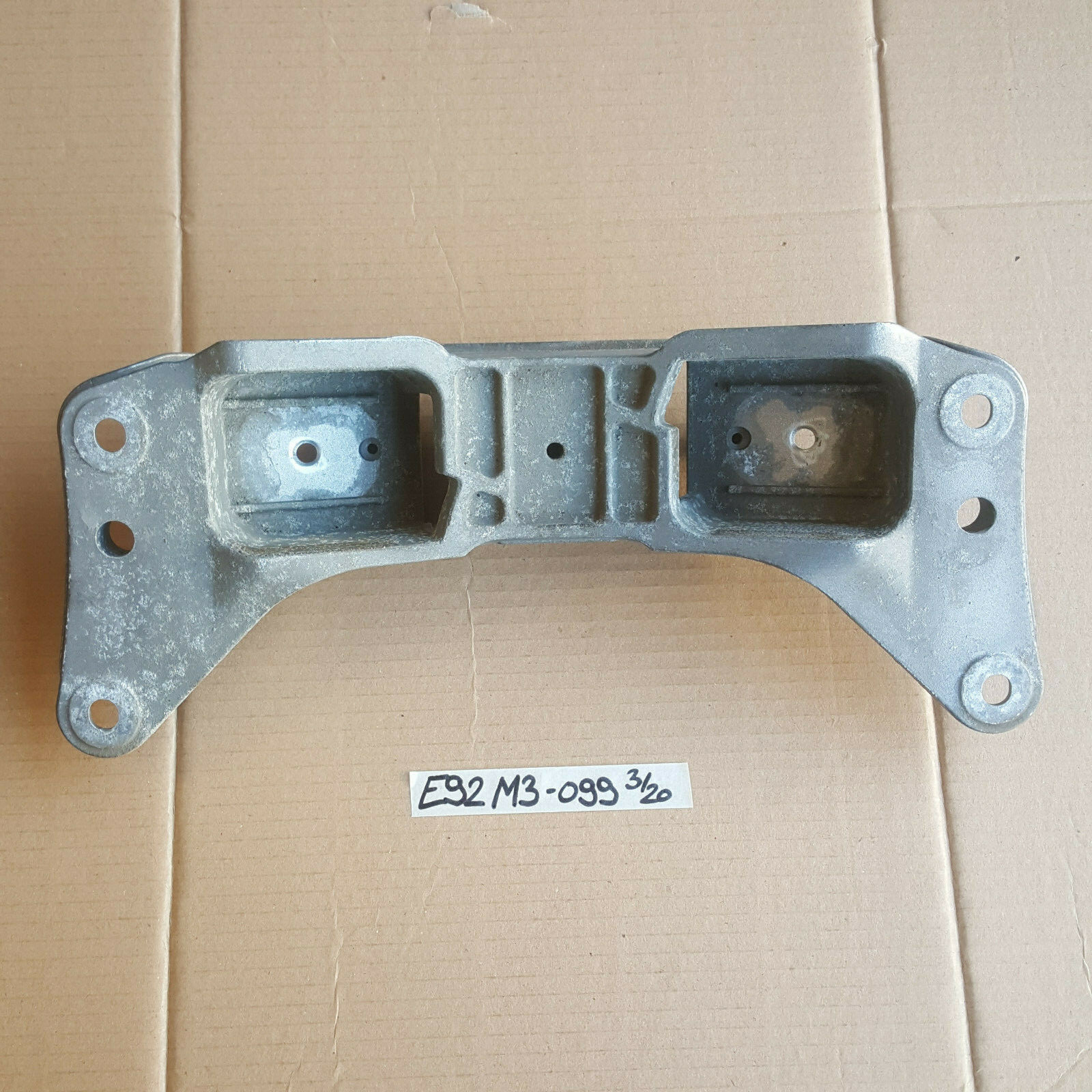 BMW E90 E92 E93 M3 Getriebeträger 2283099 Getriebe Halter Träger DKG