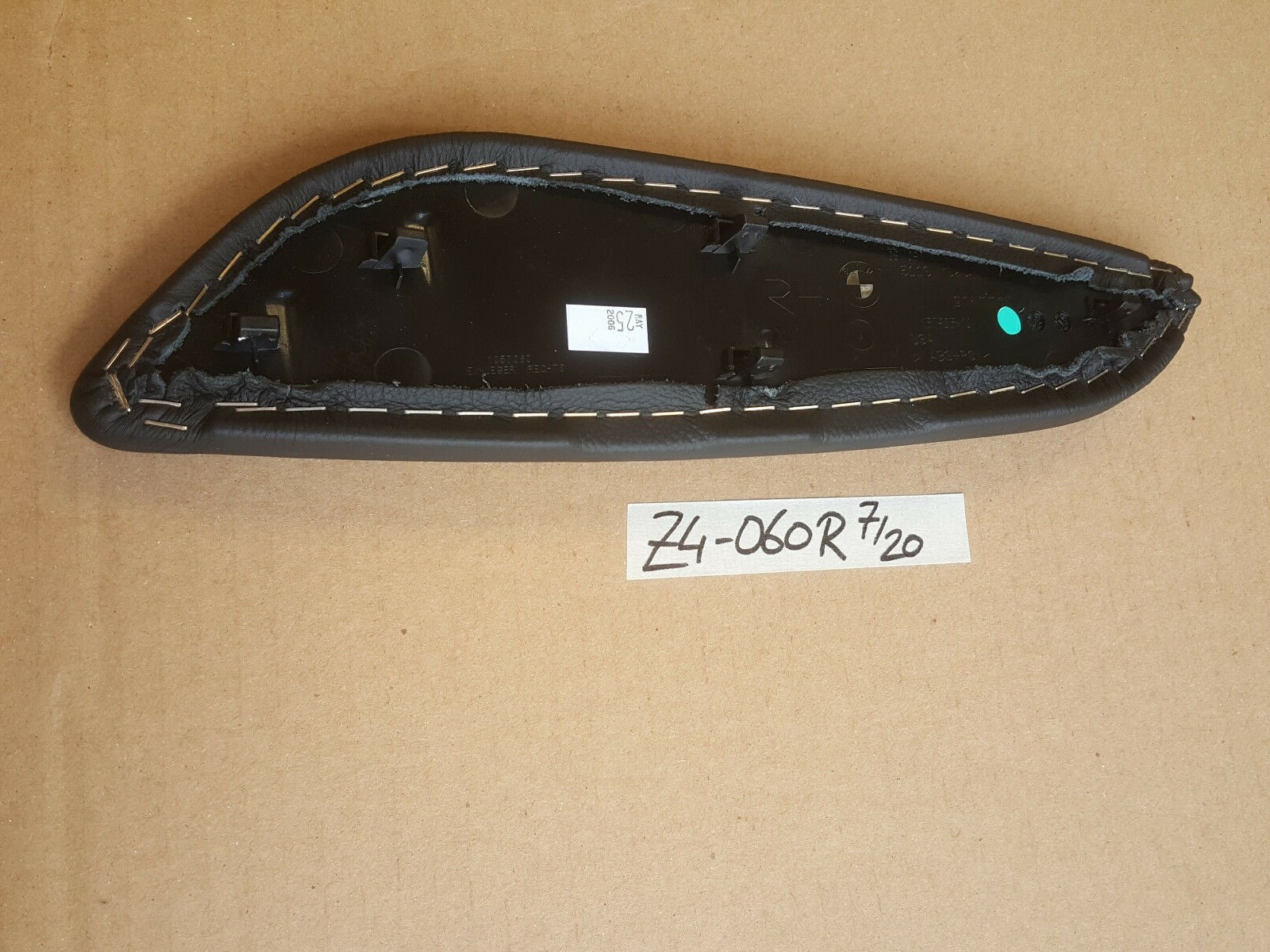 BMW Z4 E85 E86 Mittelkonsole Verkleidung Leder Blende Kniepad rechts 7026216