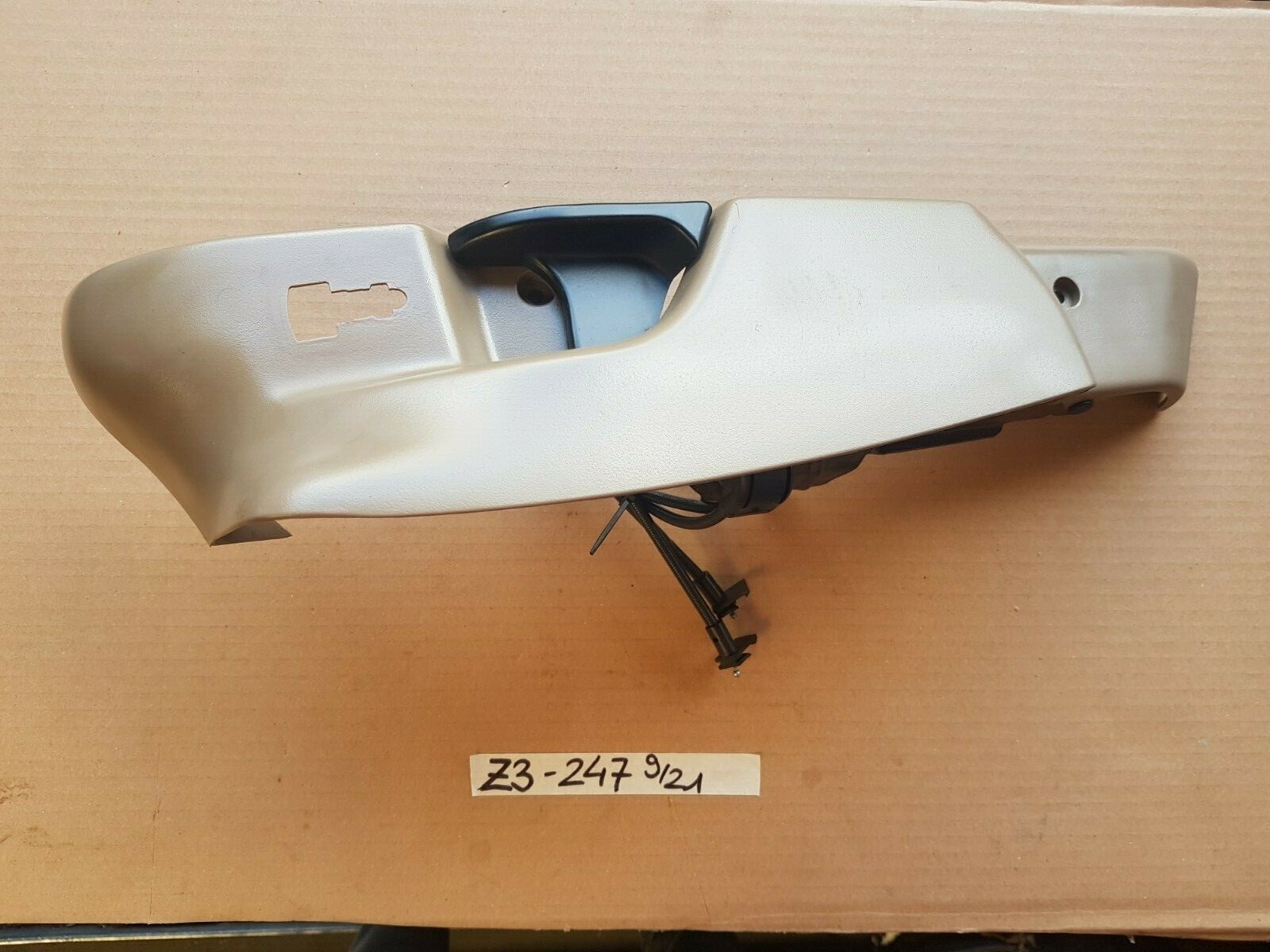 BMW Z3 Roadster Coupe Sitz Blende Verkleidung Abdeckung LINKS beige 8398247 