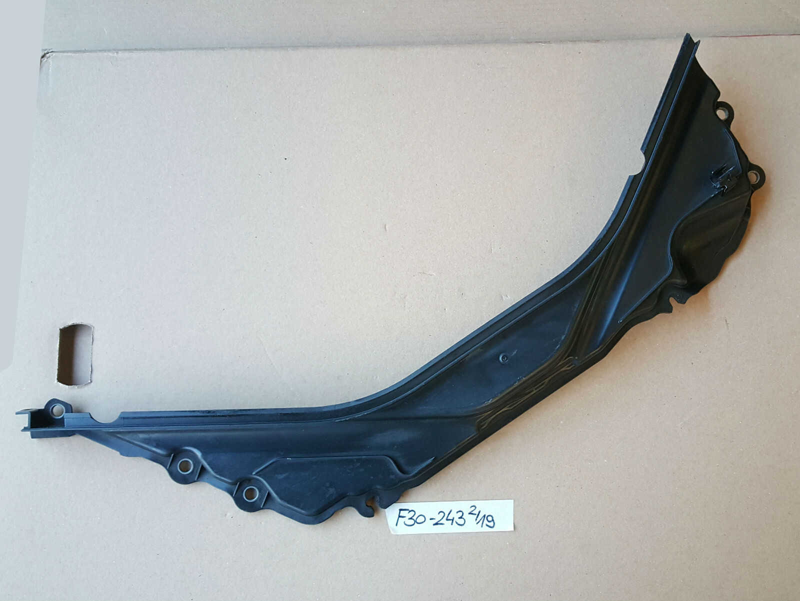 BMW  F20 F21 F30 F31 F34 F35 Trennwand Aggregateraum Verkleidung oben 7331243