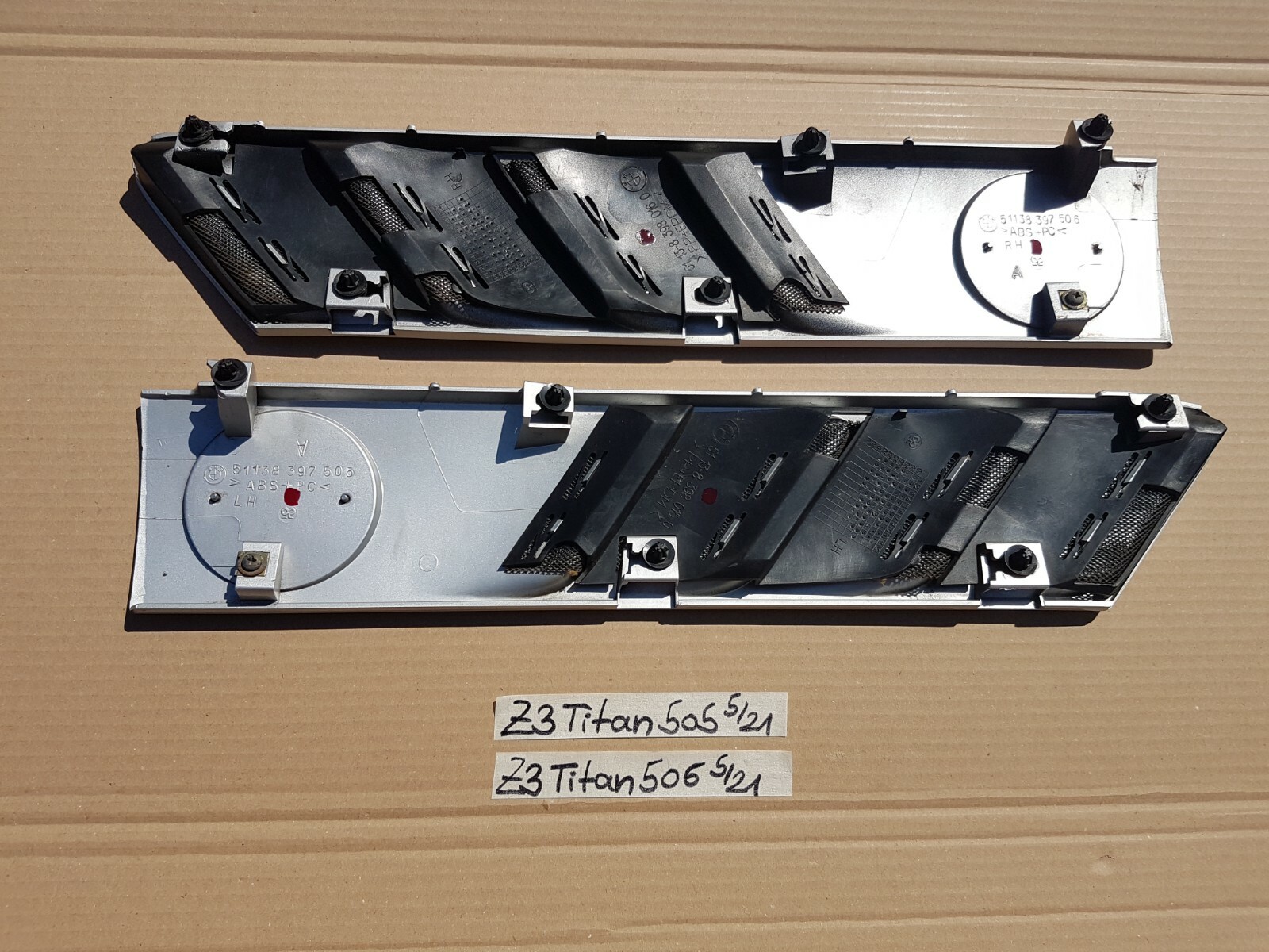 BMW Z3 Lufteinlass Ki​emen Ziergitter Motorhaube Titan Silber RECHTS + LINKS