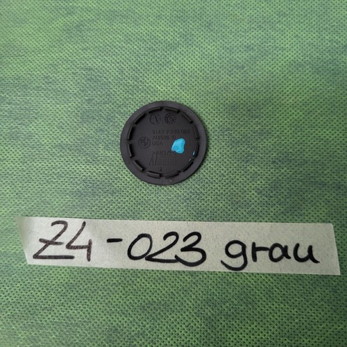 BMW Z4 E85 Blindstopfen  Abdeckung in der Seiten Verkleidung hinten 7068023 grau