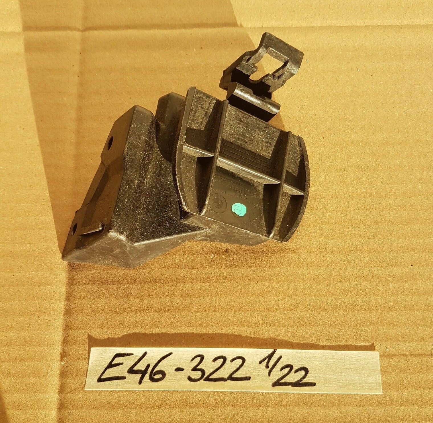 BMW E46 Aufnahme Stoßstange hinten Halter Heckschürze Seitenwand rechts 8195322