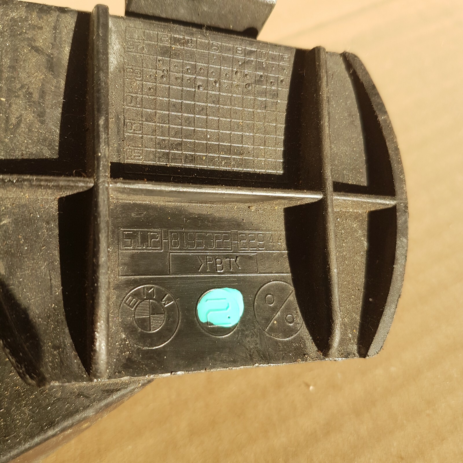 BMW E46 Aufnahme Stoßstange hinten Halter Heckschürze Seitenwand rechts 8195322