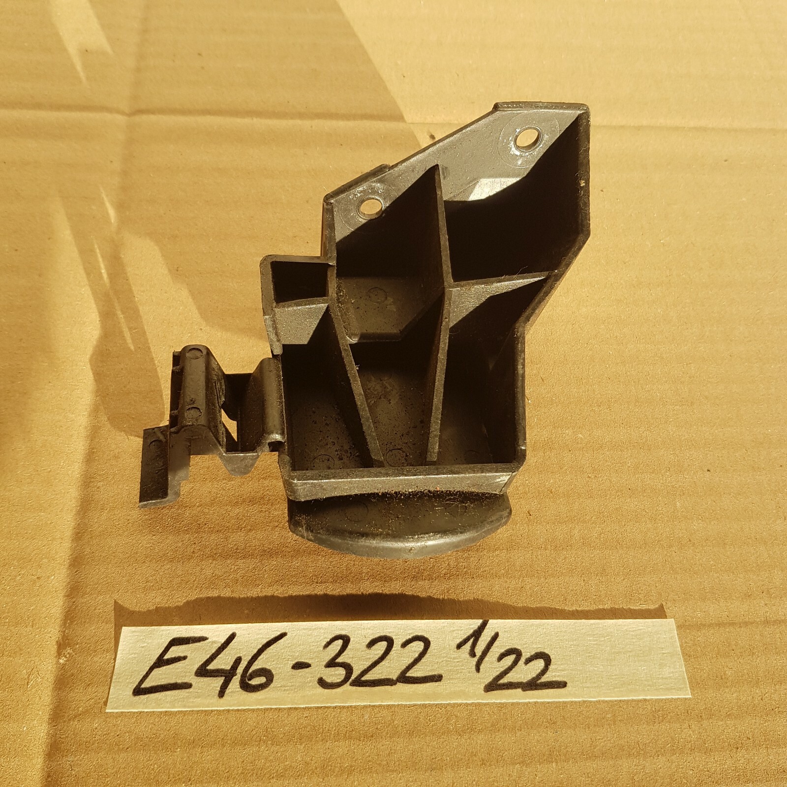 BMW E46 Aufnahme Stoßstange hinten Halter Heckschürze Seitenwand rechts 8195322