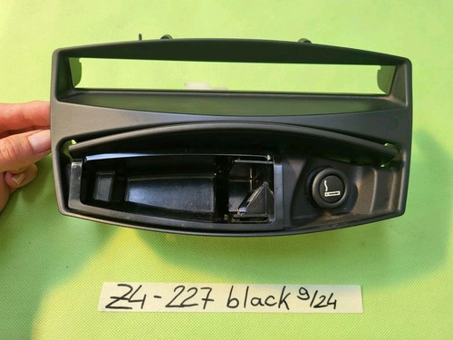 BMW Z4 Mittelkonsole Ablagefach Aschenbecher schwarz 7037227 Zigaretten Anzünder