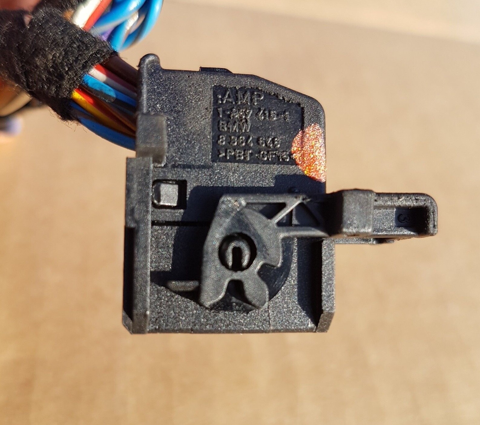 BMW Z3 Roadster Tiefton Lautsprecher Box Audio Stecker 8364646