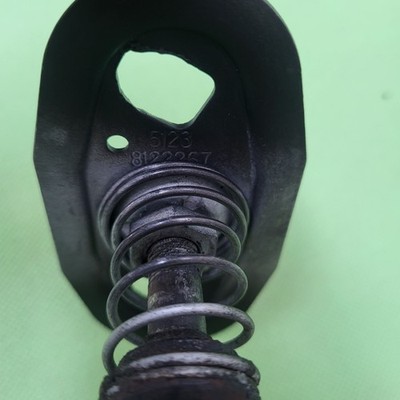 BMW Z3 Roadster Coupe  Haubenzapfen 8122267 Fanghaken Motorhaube rechts 8397693