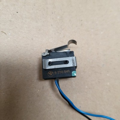 Original BMW E46 Cabrio  Mikroschalter Verdeck Kasten Klappe 8236846