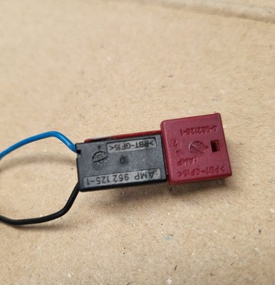 Original BMW E46 Cabrio  Mikroschalter Verdeck Kasten Klappe 8236846