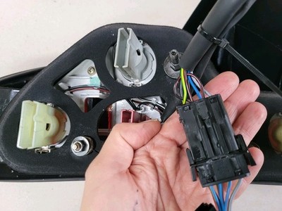 BMW Z3 Roadster Rückleuchte Rücklicht Bremslicht 8384512 RECHT rot weiss Kratzer