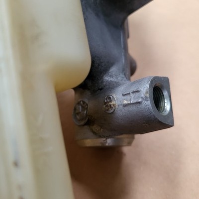 BMW E36 Behälter f. Bremsflüssigkeit Ausgleichsbehälter 1159183 Bremsktaftregler